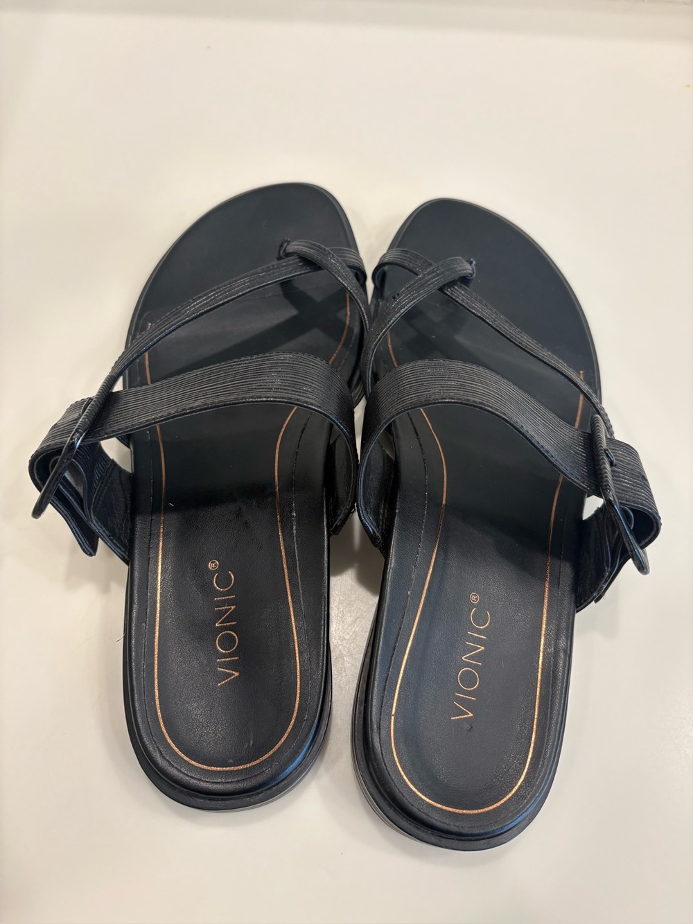 Vionic Julep slide sandals in black leather. SZ 9
